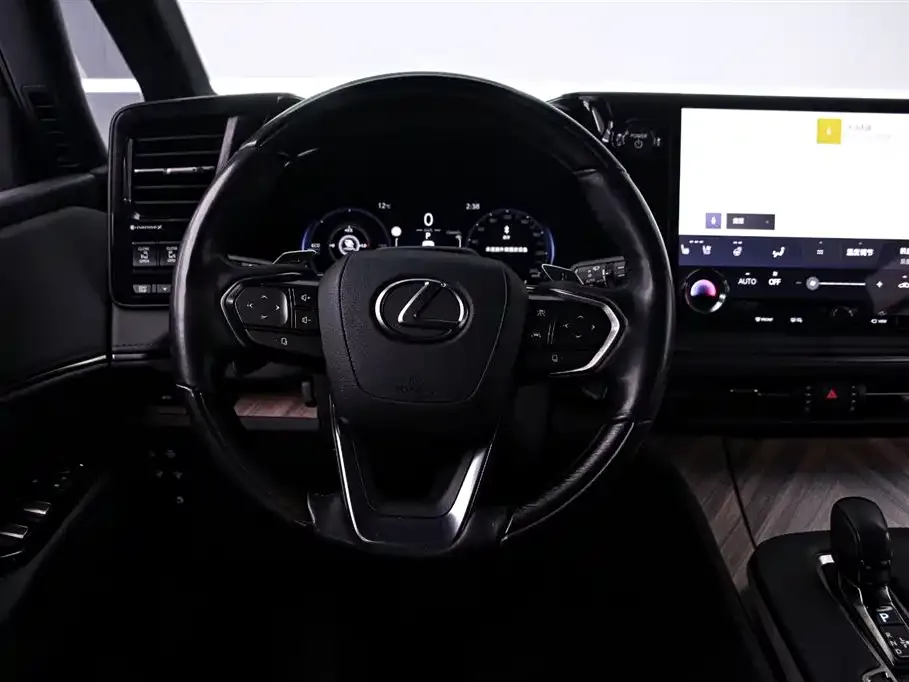 Lexus LM — фото 5