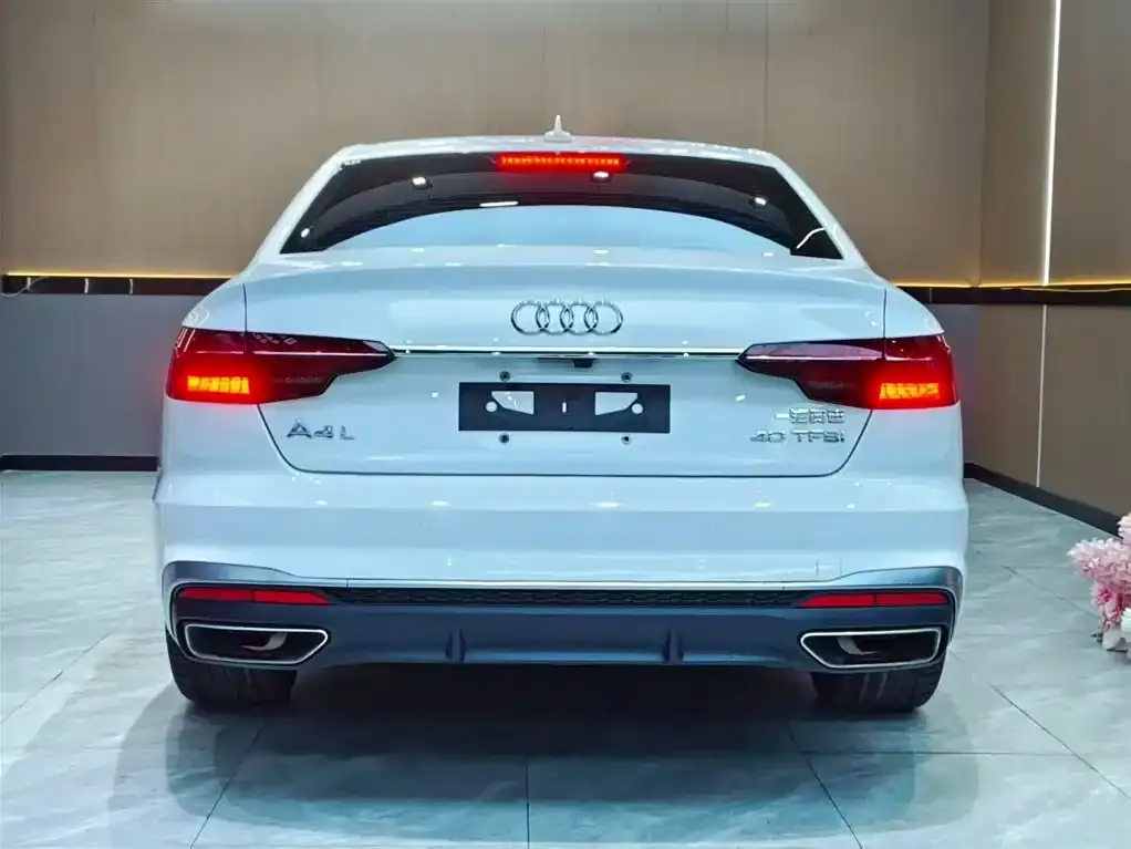 Audi A4L 2022 из CN, фото 9