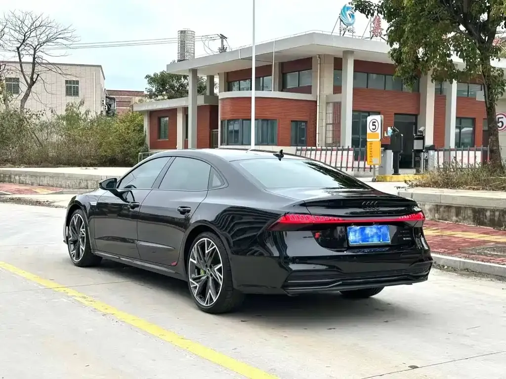 Audi A7L 2024 из CN, фото 3