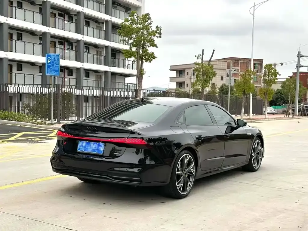 Audi A7L 2024 из CN, фото 5