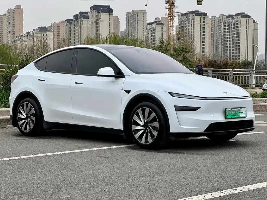 Tesla Model Y — фото 7