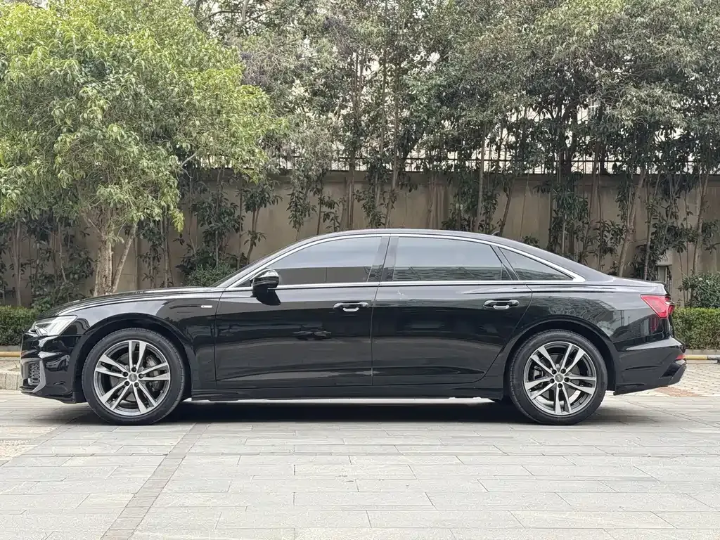 Audi A6L — фото 9