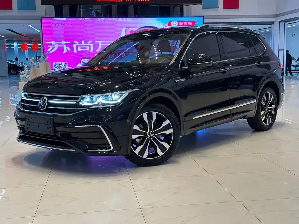 Volkswagen Tiguan L — фото 1