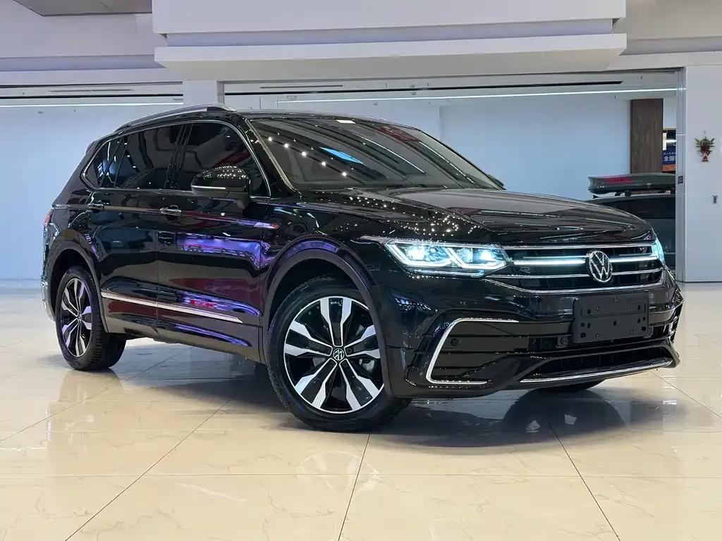Volkswagen Tiguan L — фото 3