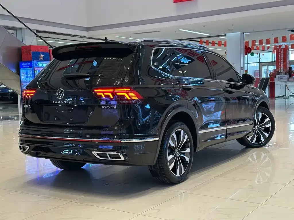 Volkswagen Tiguan L — фото 9