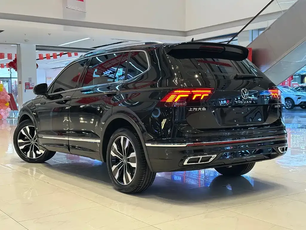 Volkswagen Tiguan L — фото 7