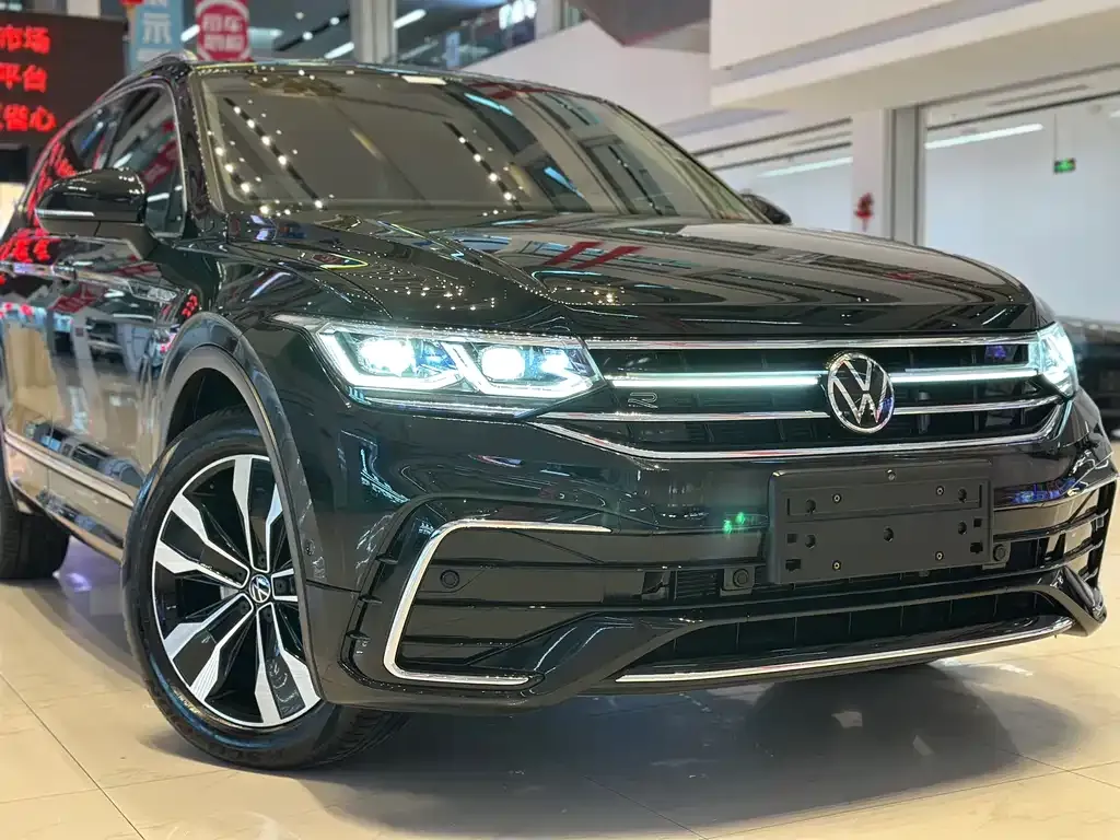 Volkswagen Tiguan L — фото 2