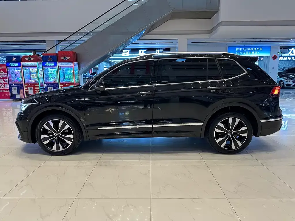 Volkswagen Tiguan L — фото 6