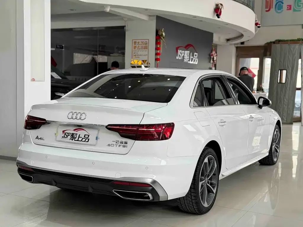Audi A4L 2021 из CN, фото 8