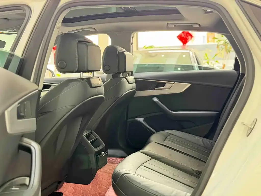 Audi A4L 2021 из CN, фото 2