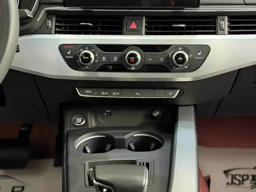 Audi A4L 2021 из CN, фото 10