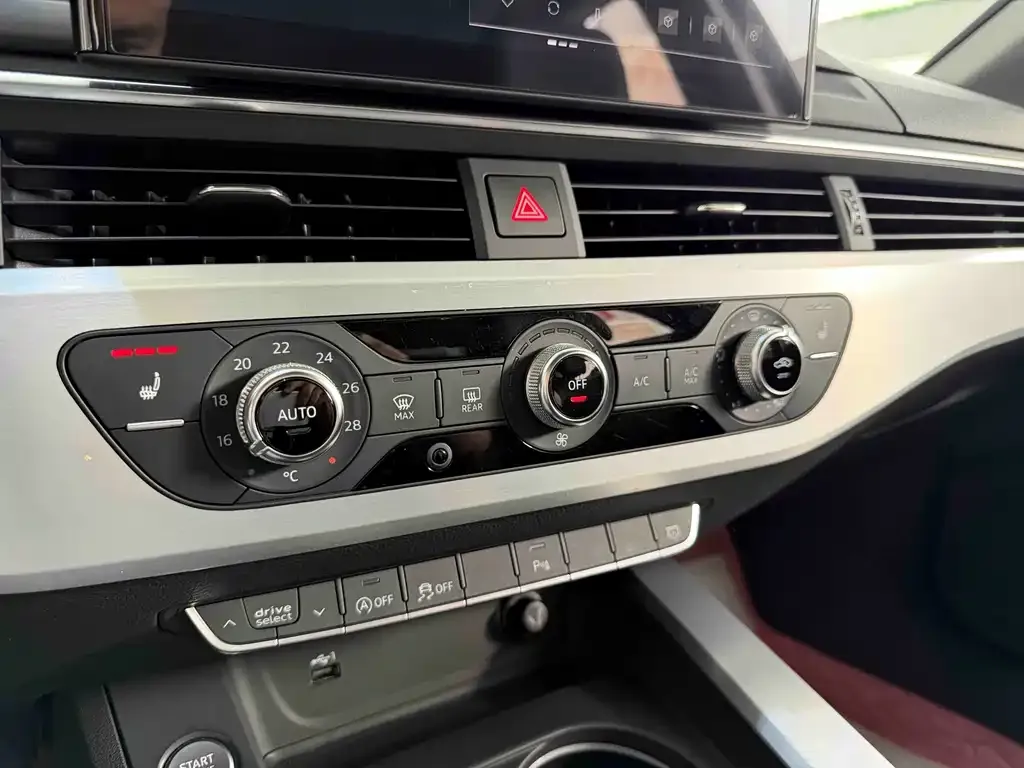 Audi A4L 2021 из CN, фото 5