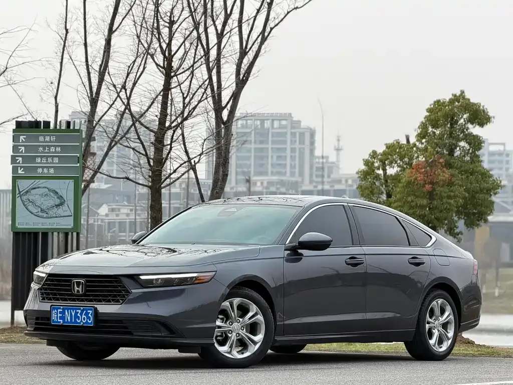 Honda Accord — фото 1