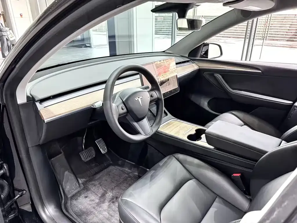 Tesla Model Y — фото 4