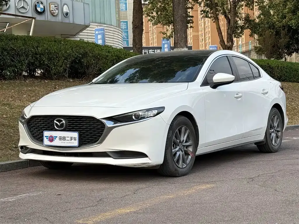 Mazda 3 Axela 2023 из CN, фото 1