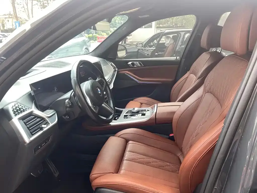 BMW X7 2024 из CN, фото 2