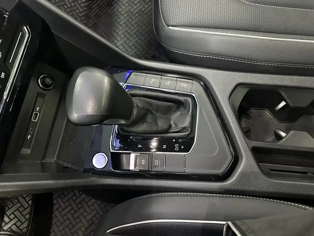 Volkswagen Tiguan L 2022 из CN, фото 8