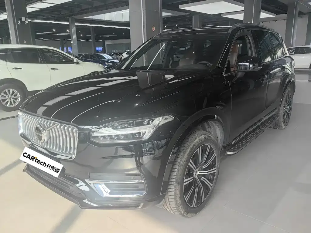 Volvo XC90 — фото 1
