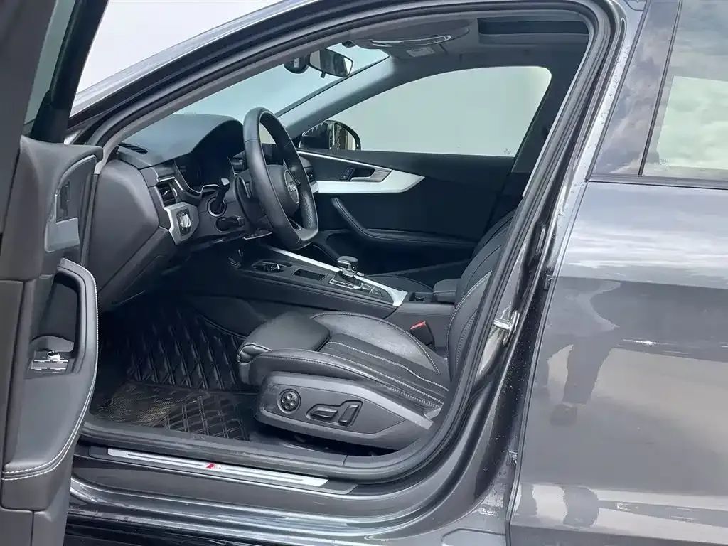 Audi A4L 2023 из CN, фото 2