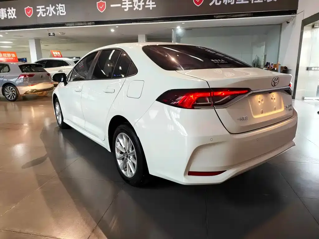 Toyota Corolla — фото 4