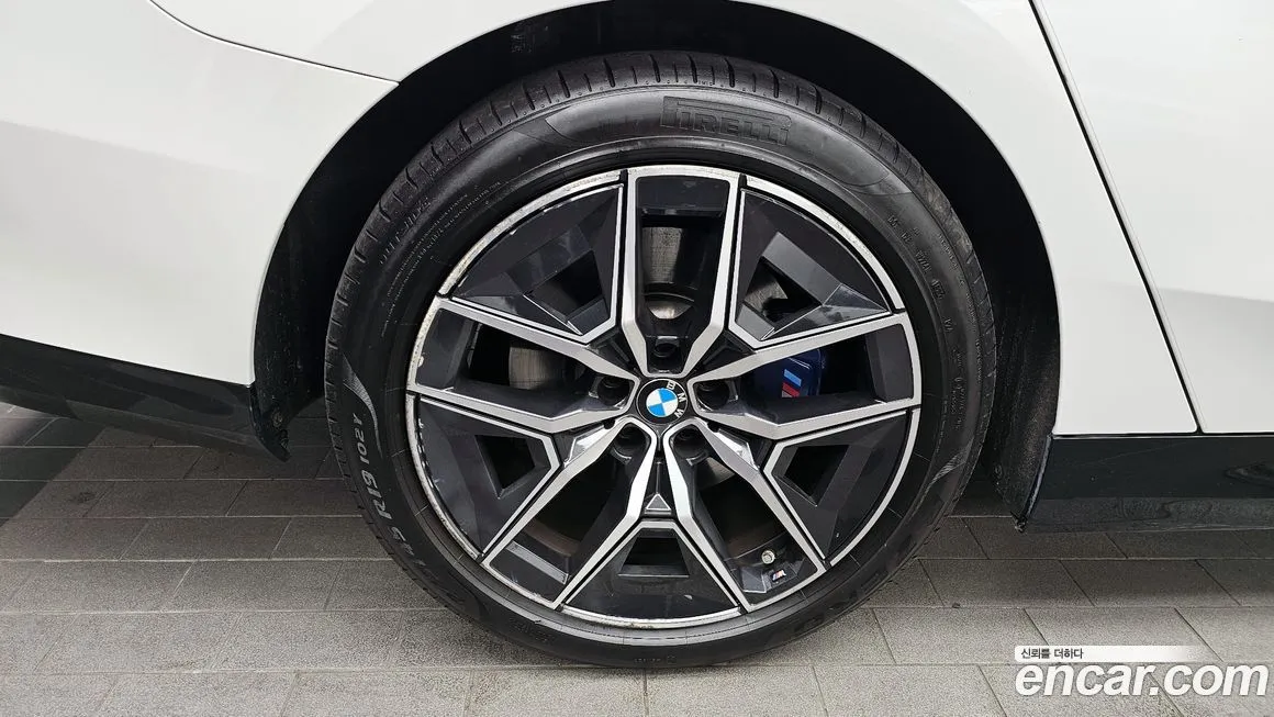 BMW 5-Series 2024 из KR, фото 8