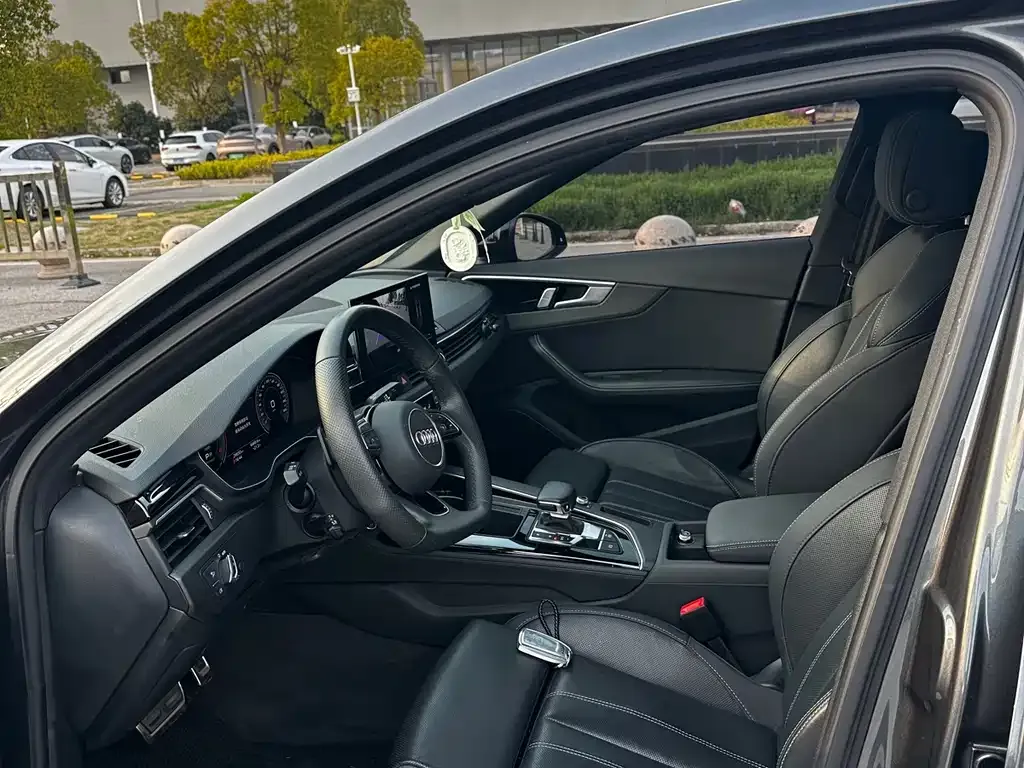 Audi A4L 2024 из CN, фото 2