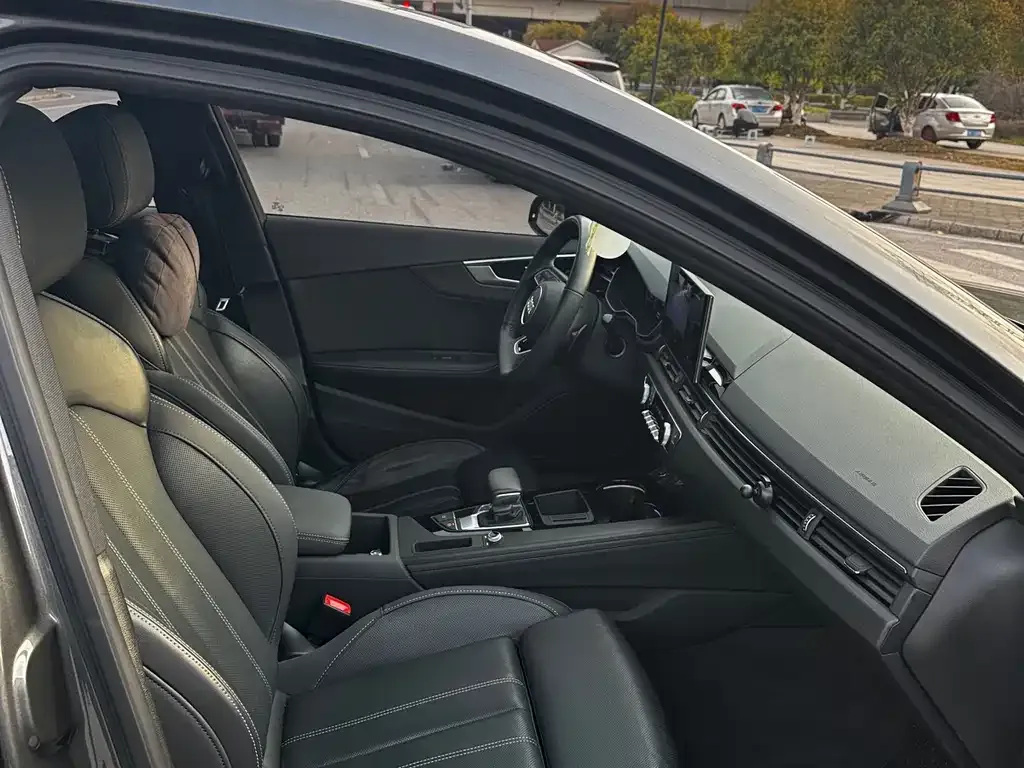 Audi A4L 2024 из CN, фото 8
