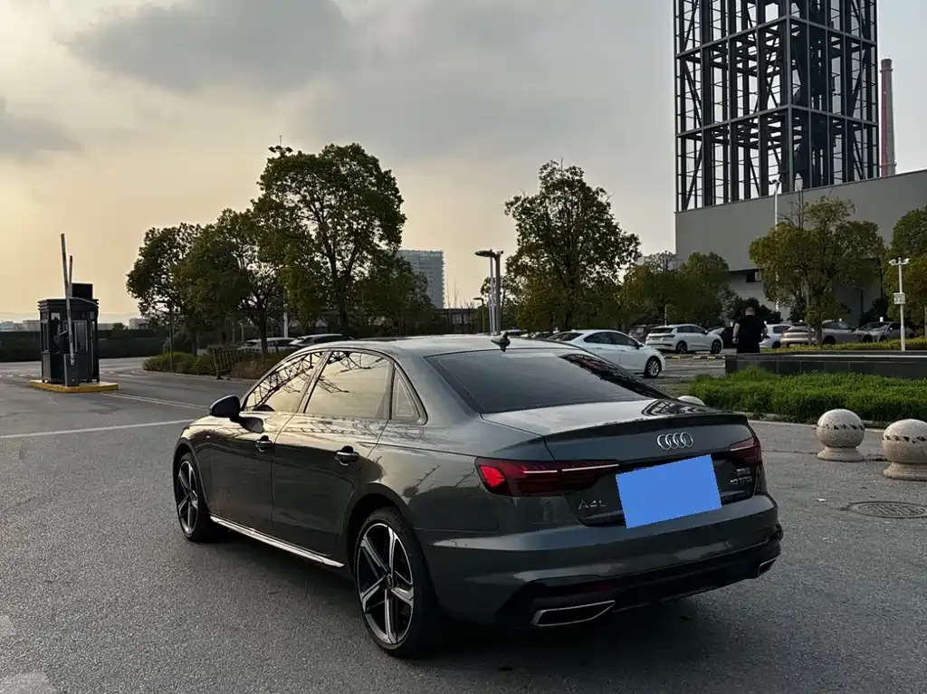 Audi A4L 2024 из CN, фото 4