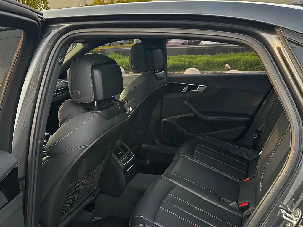Audi A4L 2024 из CN, фото 7