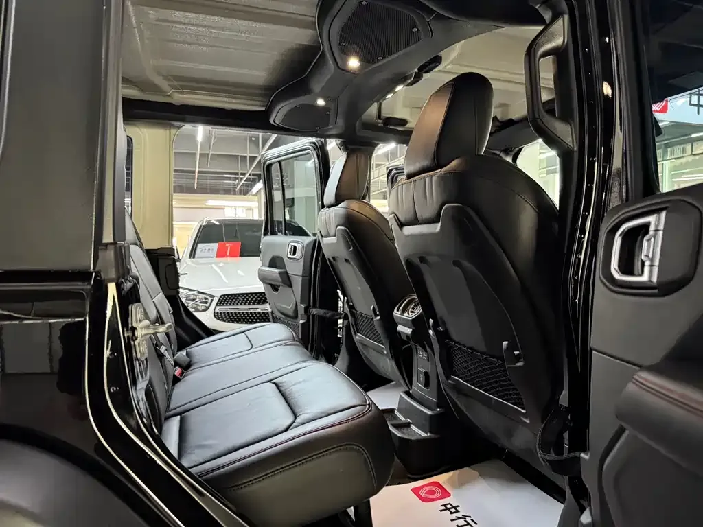 Jeep Wrangler 2023 из CN, фото 8