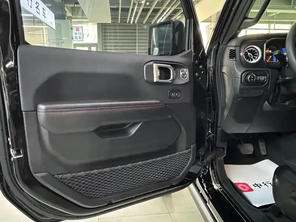 Jeep Wrangler 2023 из CN, фото 4