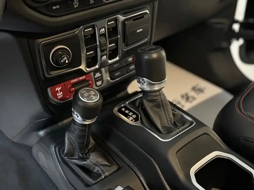 Jeep Wrangler 2023 из CN, фото 7