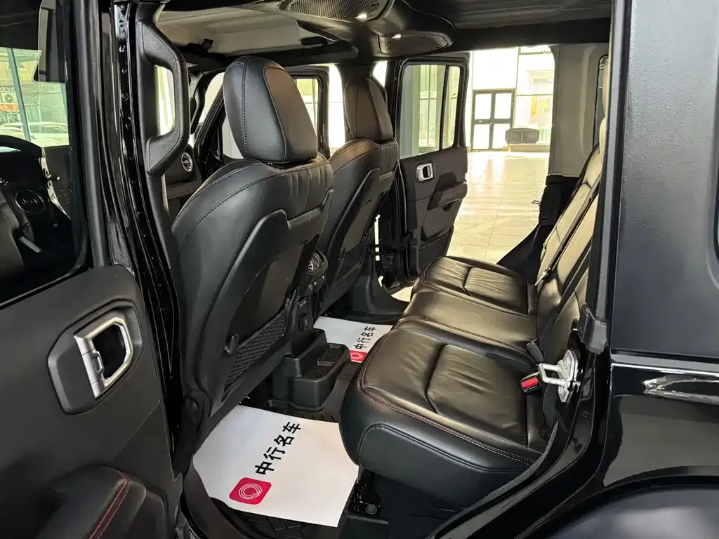 Jeep Wrangler 2023 из CN, фото 5