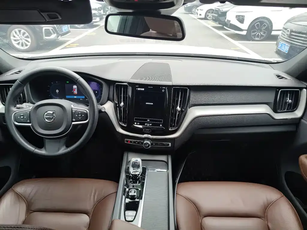 Volvo XC60 2023 из CN, фото 9