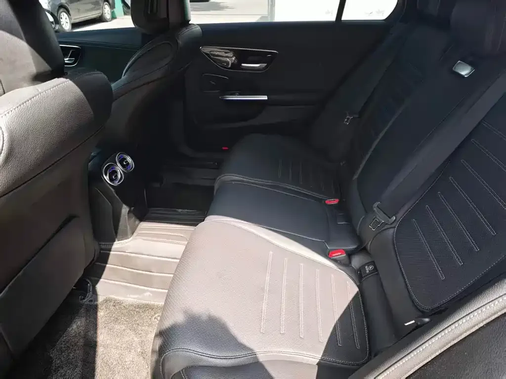 Mercedes-Benz C-Class 2023 из CN, фото 2
