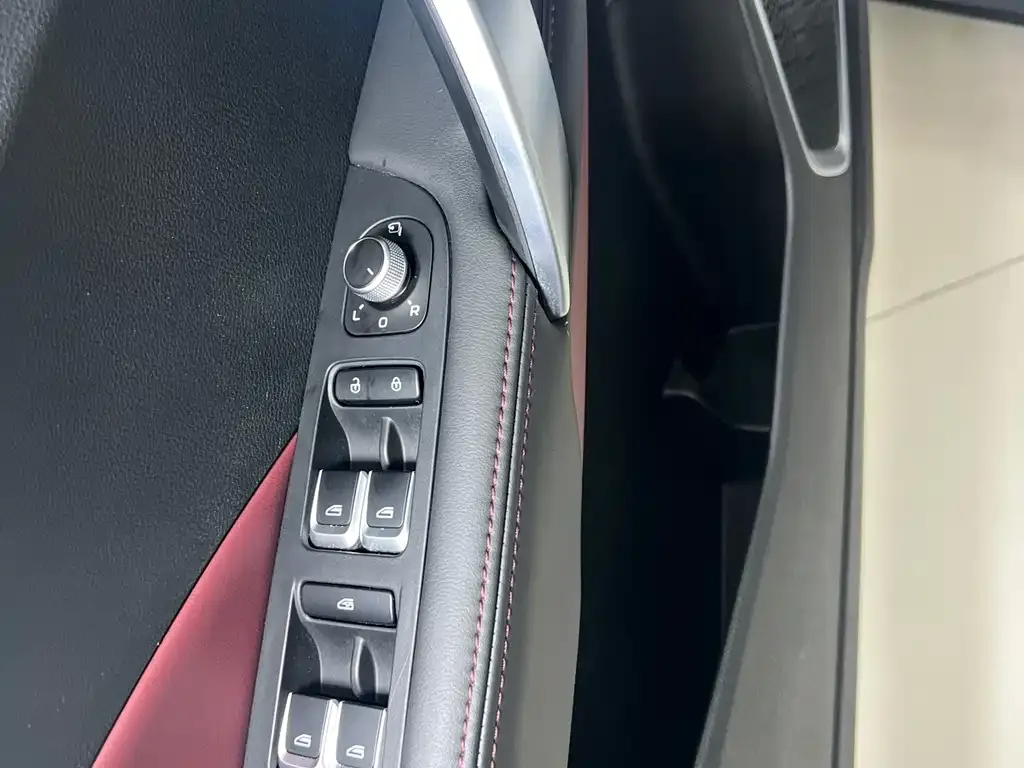 Geely Binyue — фото 10