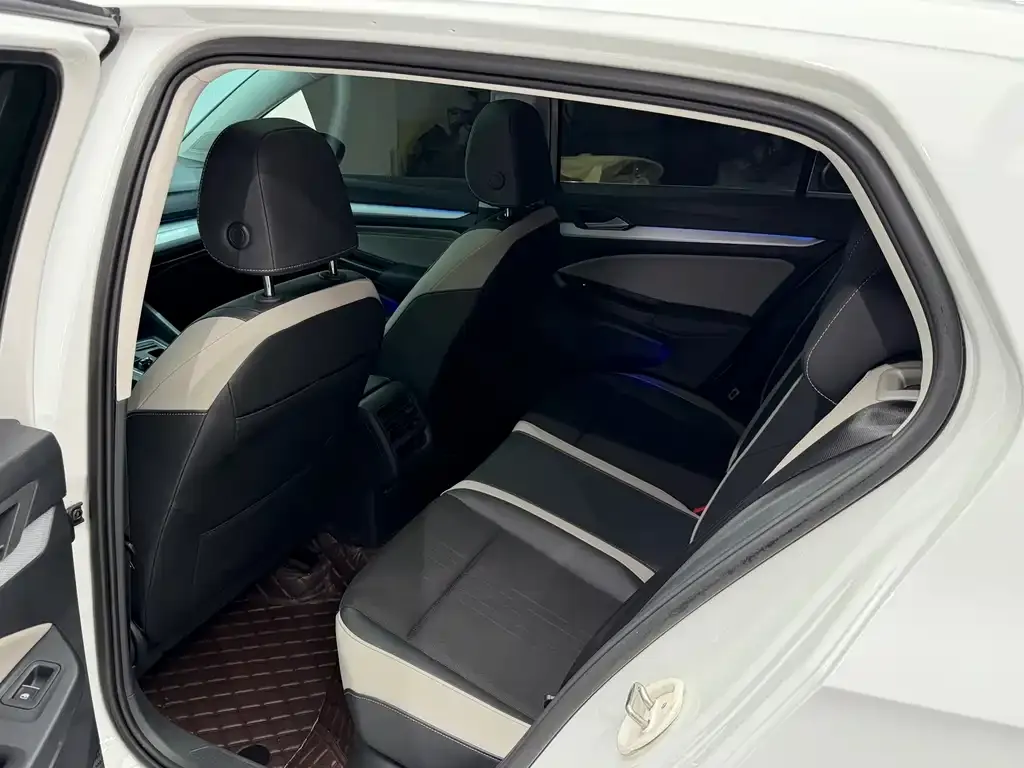 Volkswagen Golf 2021 из CN, фото 4