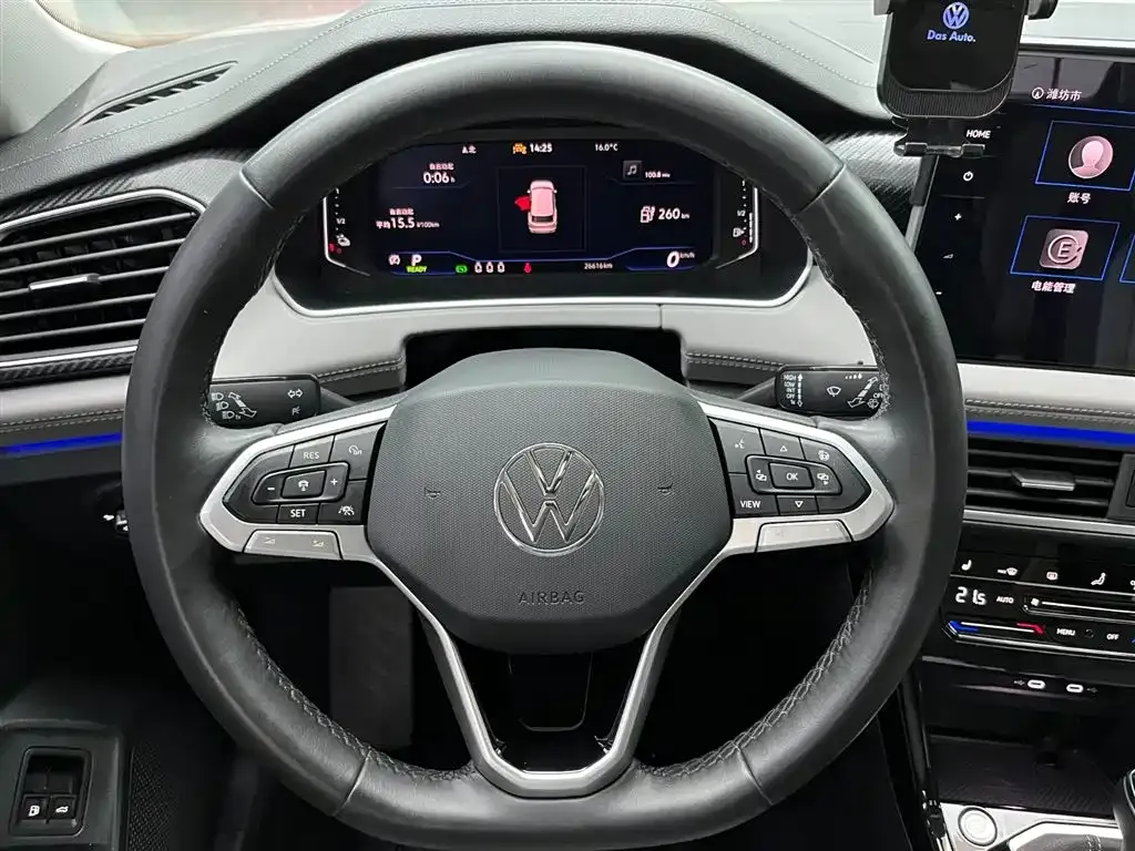 Volkswagen GTE PHEV — фото 10