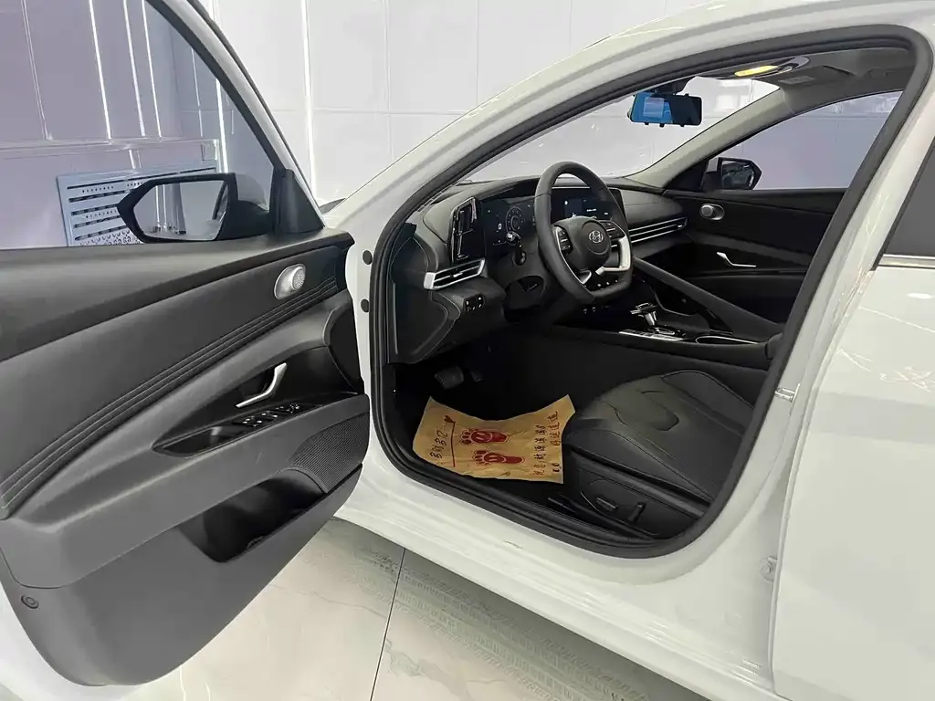Hyundai Elantra 2022 из CN, фото 3