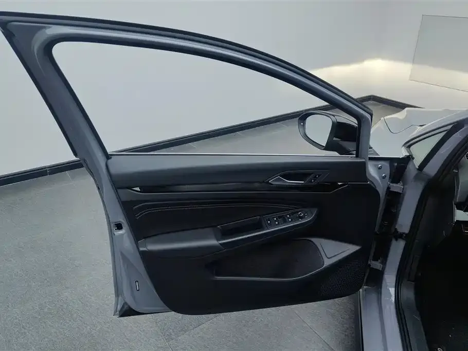 Volkswagen Golf 2022 из CN, фото 6