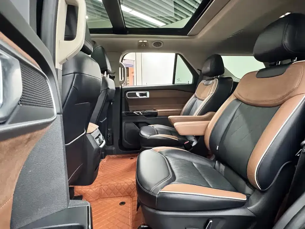 Ford Explorer 2023 из CN, фото 3