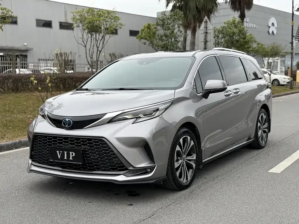 Toyota Granvia — фото 1