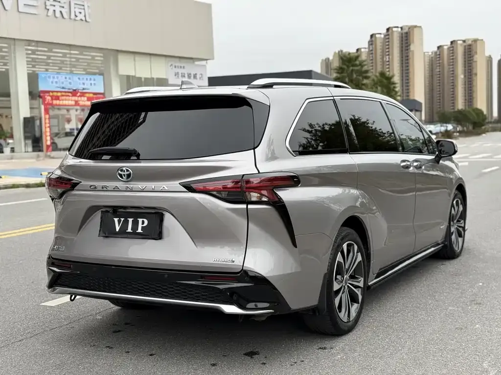 Toyota Granvia — фото 4