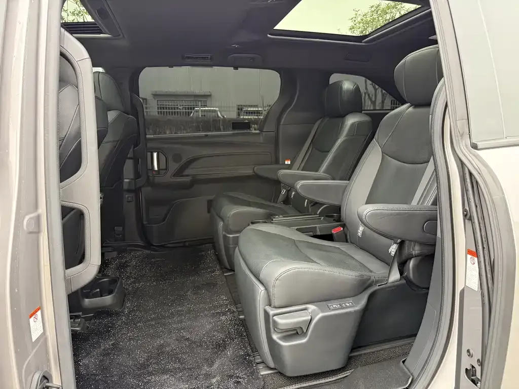 Toyota Granvia — фото 6