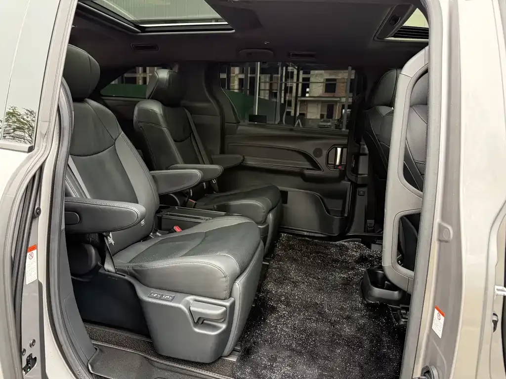 Toyota Granvia — фото 8