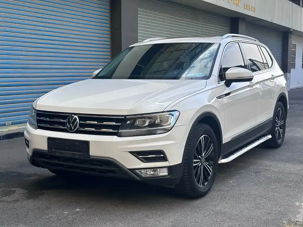 Volkswagen Tiguan L — фото 1
