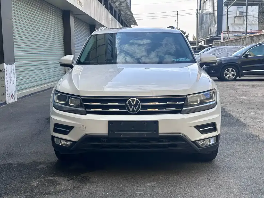 Volkswagen Tiguan L — фото 9