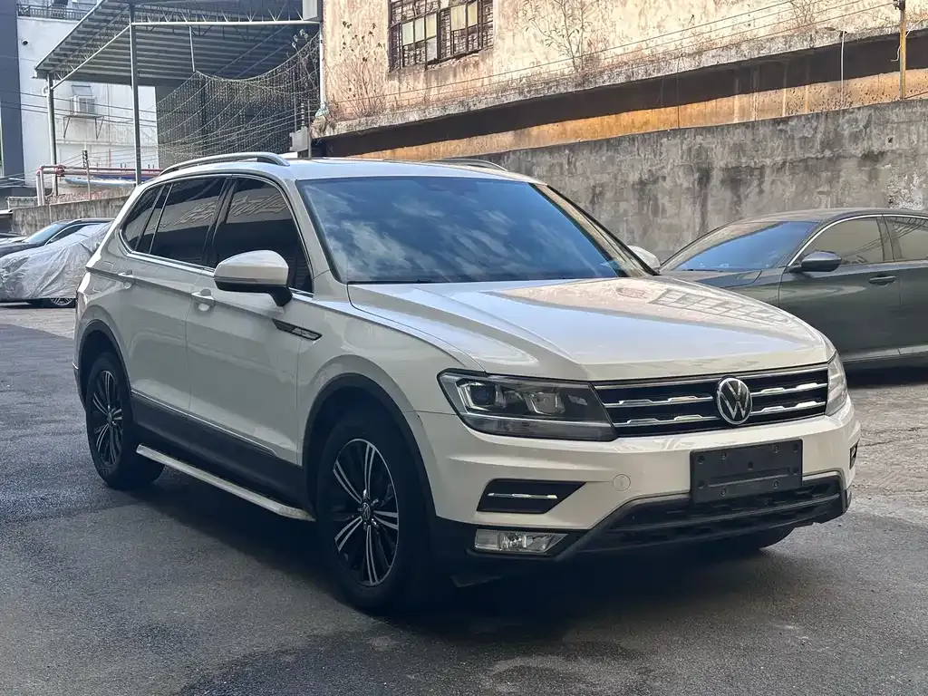 Volkswagen Tiguan L — фото 4