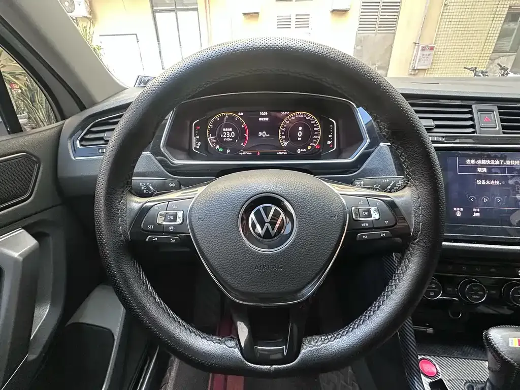 Volkswagen Tiguan L — фото 8