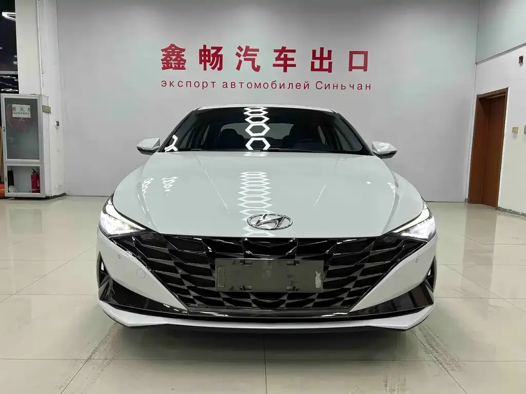 Hyundai Elantra — фото 3